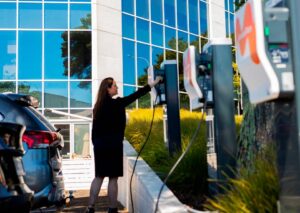 Mercado nacional cresceu 13,1% no primeiro trimestre: mais de metade dos novos carros são eletrificados thumbnail