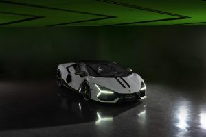 Lamborghini revela o Revuelto Ad Personam exclusivo, com um V12 PHEV thumbnail