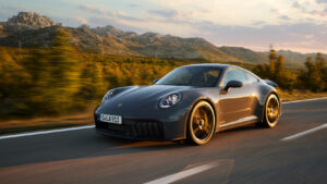 Porsche revela o novo 911 com motorização híbrida thumbnail