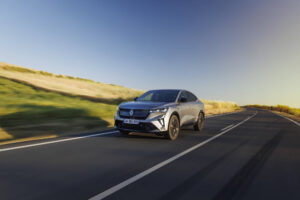 Conheça o Renault Rafale ao pormenor thumbnail