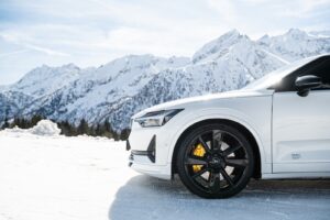 NOVO PIRELLI P ZERO WINTER 2: UM ESPECIALISTA DE INVERNO PARA CARROS DE LUXO thumbnail